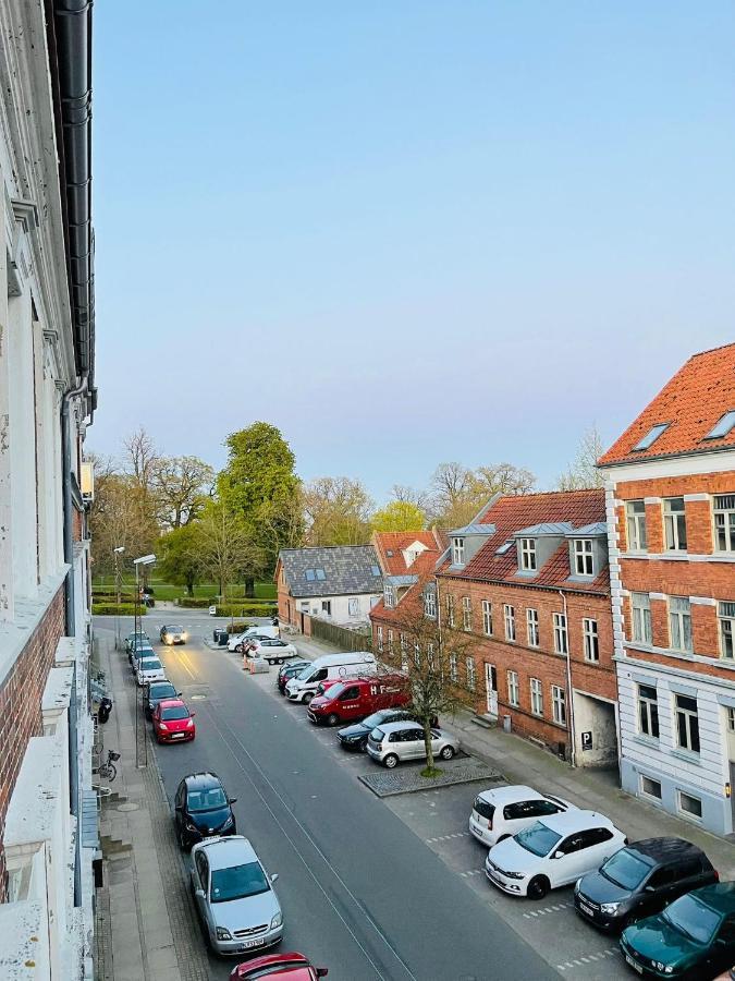 Scandinavian Apartment Hotel - Lunden 1 - Central 3 Bedroom Apartment On Two Floors Horsens Eksteriør bilde